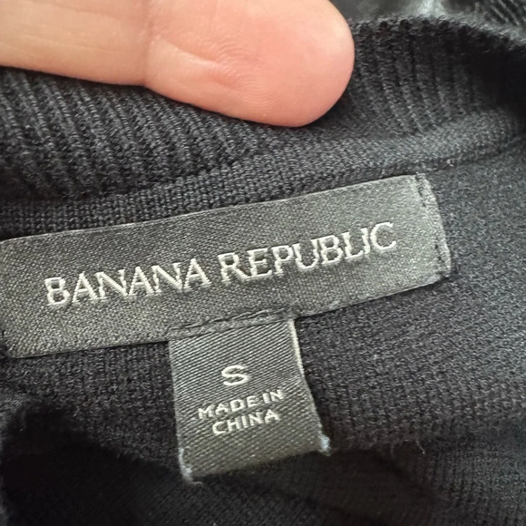 Banana Republic. Black and Pink Short Sleeve Tee - Picture 6 of 9